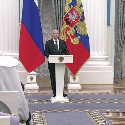 Владимир Путин вручит госпремии и медали Героя труда
