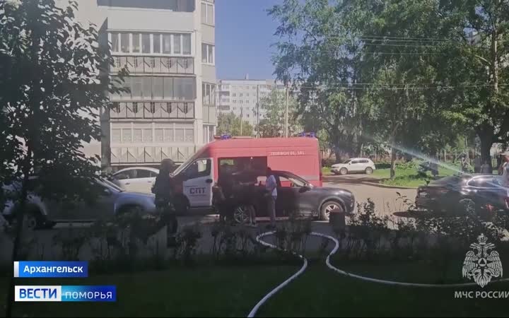 Двух детей спасли сегодня при пожаре из жилого многоэтажного дома на улице Садовой в Архангельске