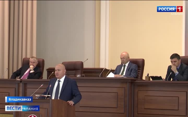 Совет парламента: меры дополнительной соцподдержки педагогов и многодетных родителей, новые гарантии защиты трудовых прав