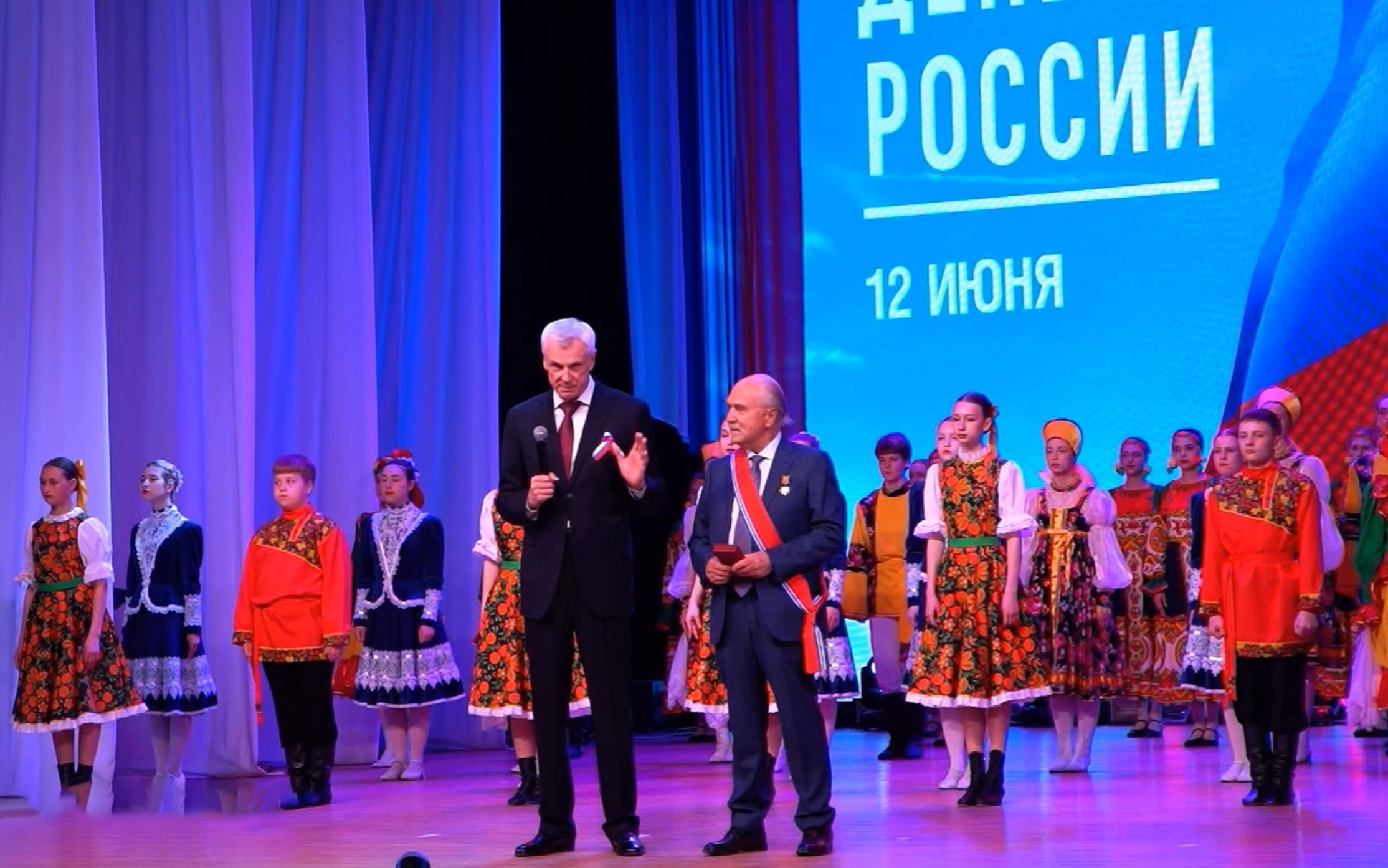 Государственные и региональные награды вручили тем, кто помогает развивать Колыму