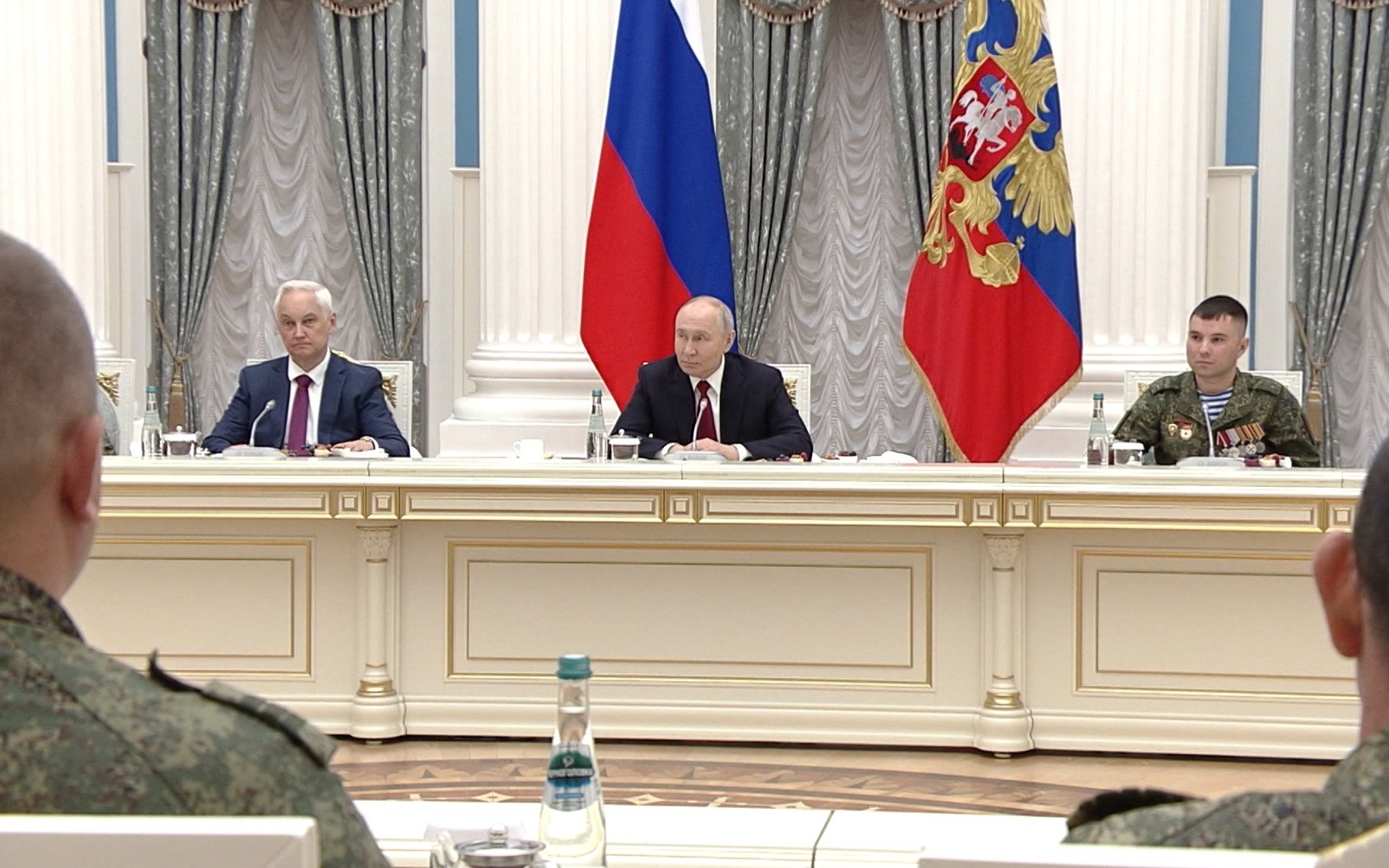 День России - это их день: Путин встретился с участниками СВО в Кремле