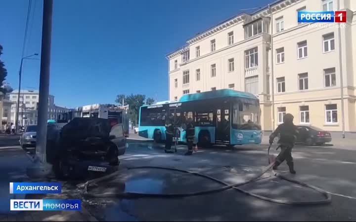 Сегодня в центре Архангельска загорелся автомобиль