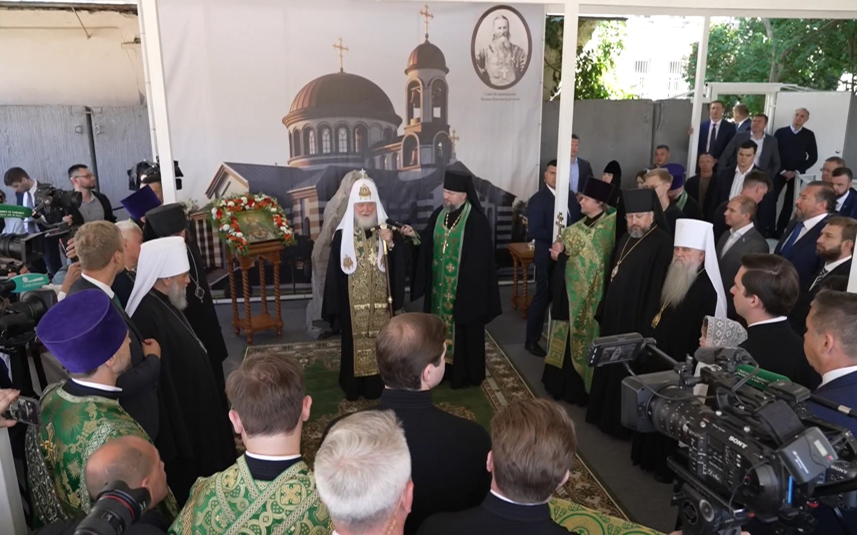 Патриарх Кирилл освятил закладной камень храма Иоанна Кронштадтского в Петербурге