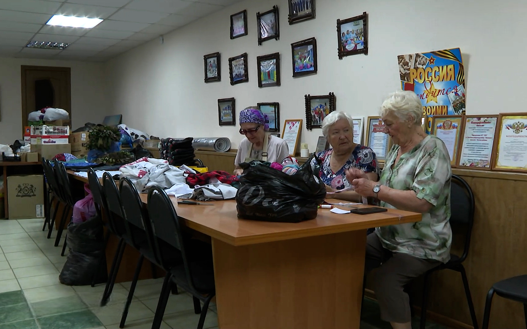 Гумгрузы для фронта и концерты в госпиталях: старшие волгоградцы вовлечены в волонтерство