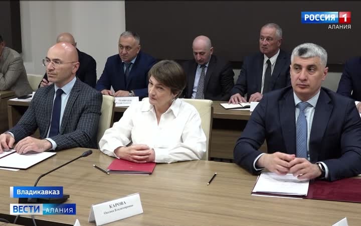 Аппаратное совещание: проблемы системы ливнеотведения, капитальный ремонт школ