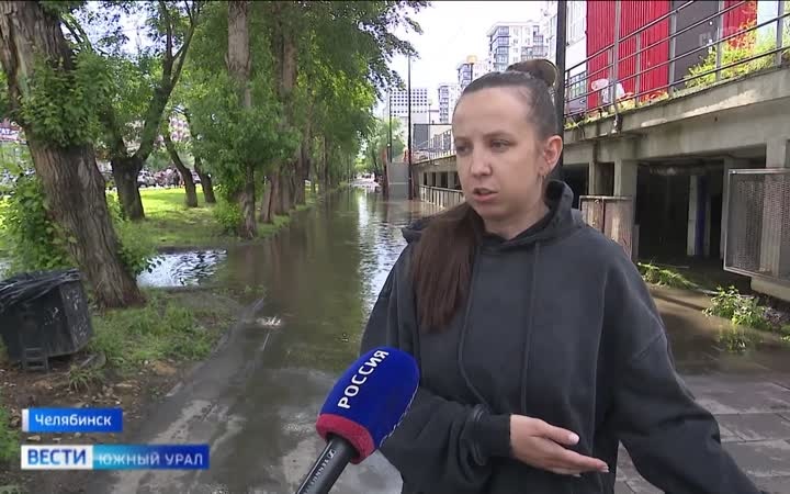 Затопленные дороги, парковки и офисы: в Челябинске устраняют последствия ливней