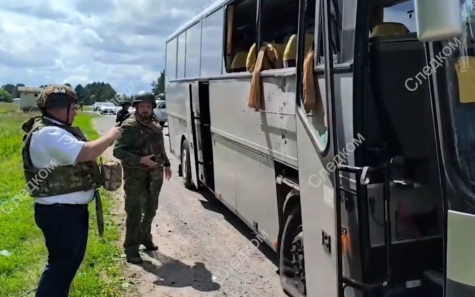 Видео с места удара ВСУ по автобусу с детьми в Брянскойобласти