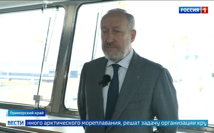 Танкер "Константин Посьет" готовится к плаванию по Северному Морскому пути