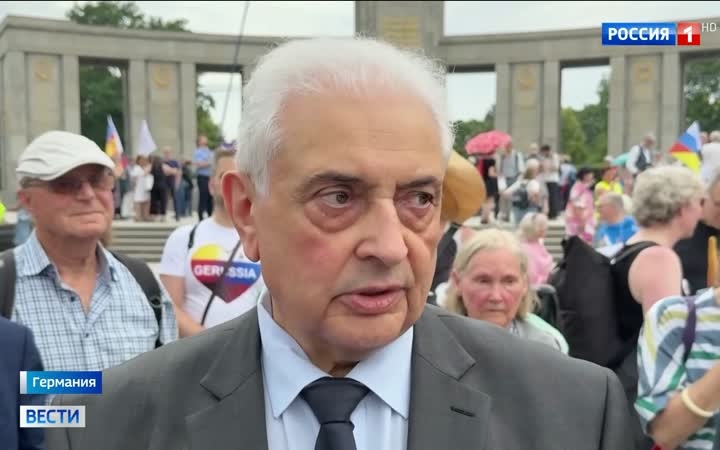 Демонстрация за мир с Россией прошла в Берлине у мемориала советским воинам