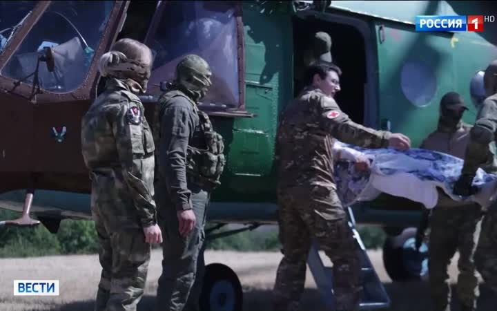 Медики Росгвардии отмечают профессиональный праздник в зоне боевых действий
