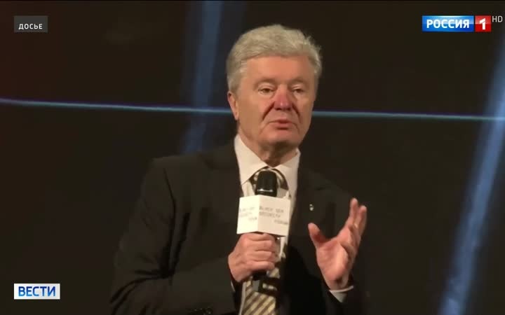 Скандал между Польшей и Украиной: Варшава осуждает прославление УПА и отзывает награды у Зеленского