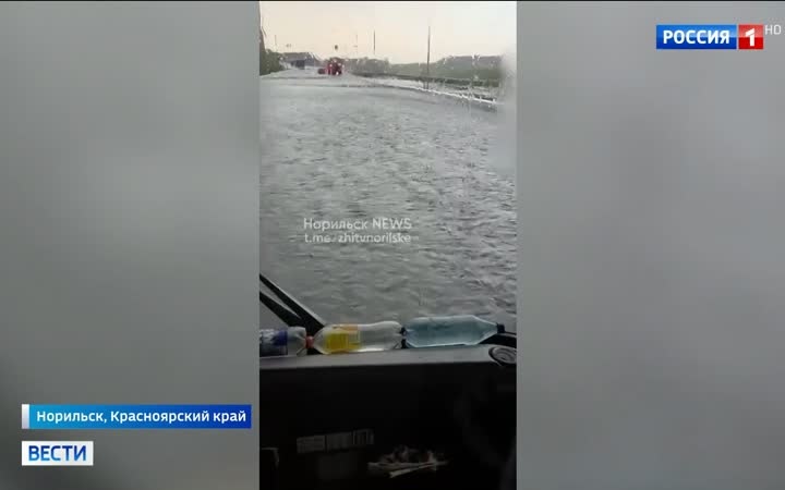 В Забайкалье и Норильске ликвидируют последствия наводнений, в Оренбурге устраняют ущерб от грозы, на Эльбрусе завершена эвакуация альпинистов