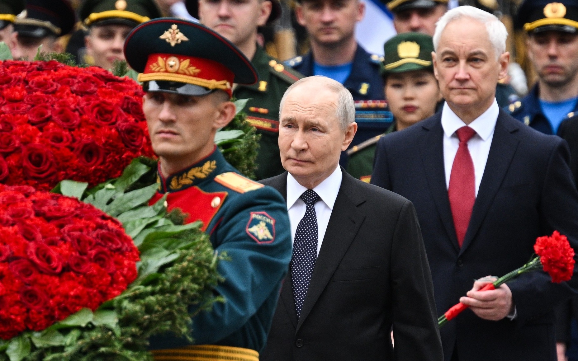 Владимир Путин почтил память погибших в День скорби в Москве