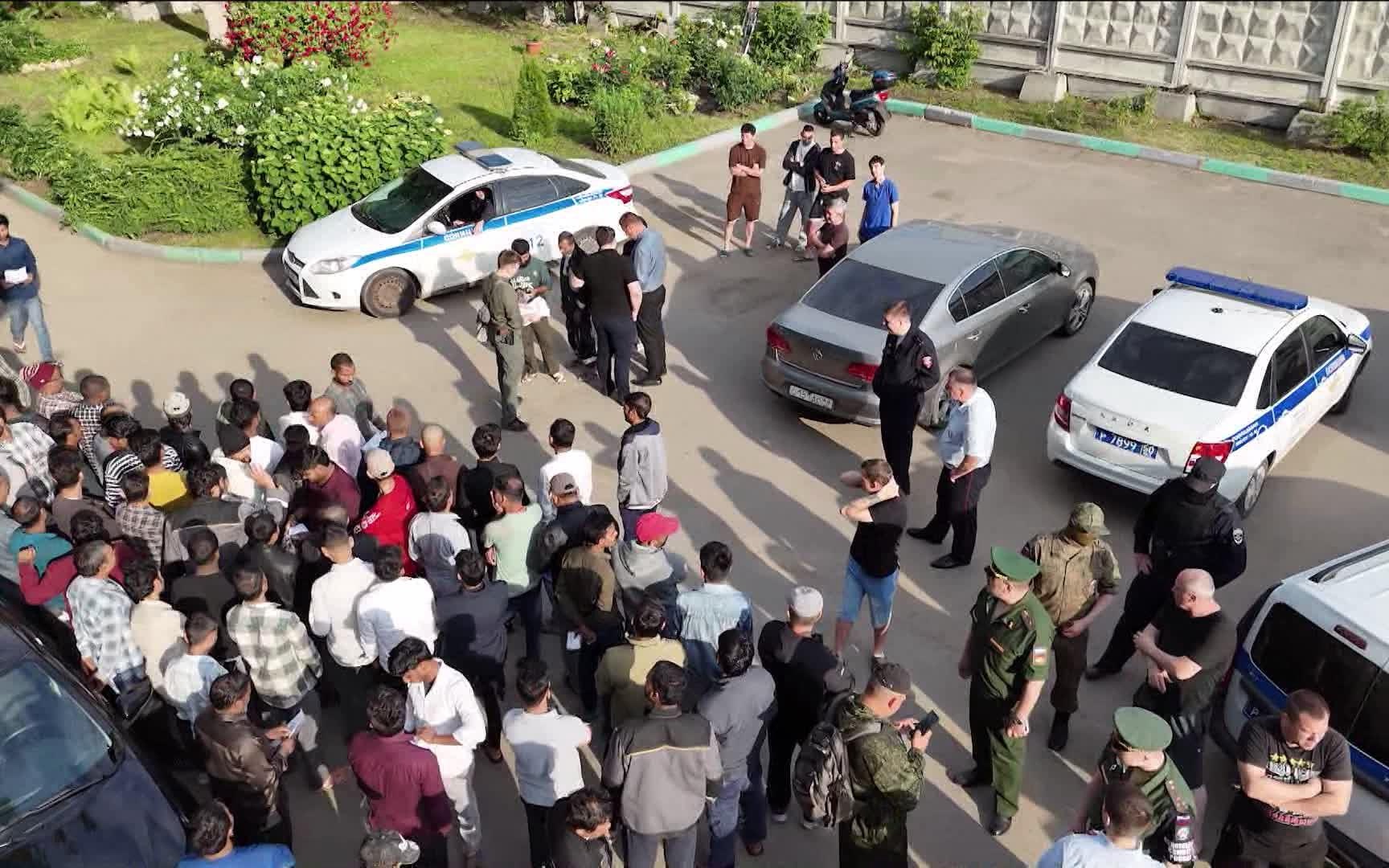 Военные следователи нашли нелегальных мигрантов во время очередного масштабного рейда