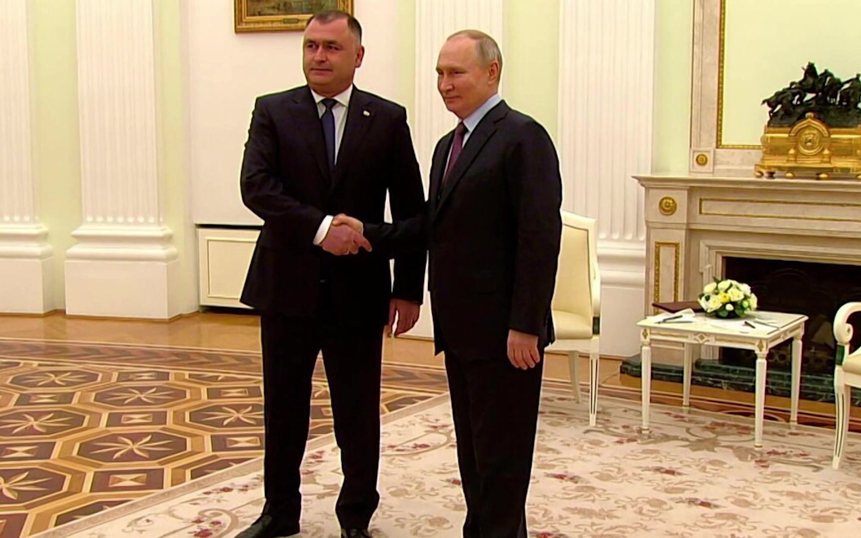 Владимир Путин и Алан Гаглоев провели переговоры в Москве для укрепления партнерства