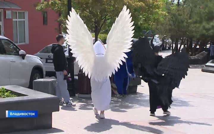Взяли в кадр – выставили тариф: за что с прохожих требуют деньги в центре Владивостока?
