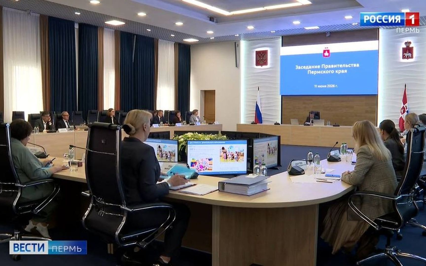 На заседании краевого правительства обсудили поддержку семей с детьми