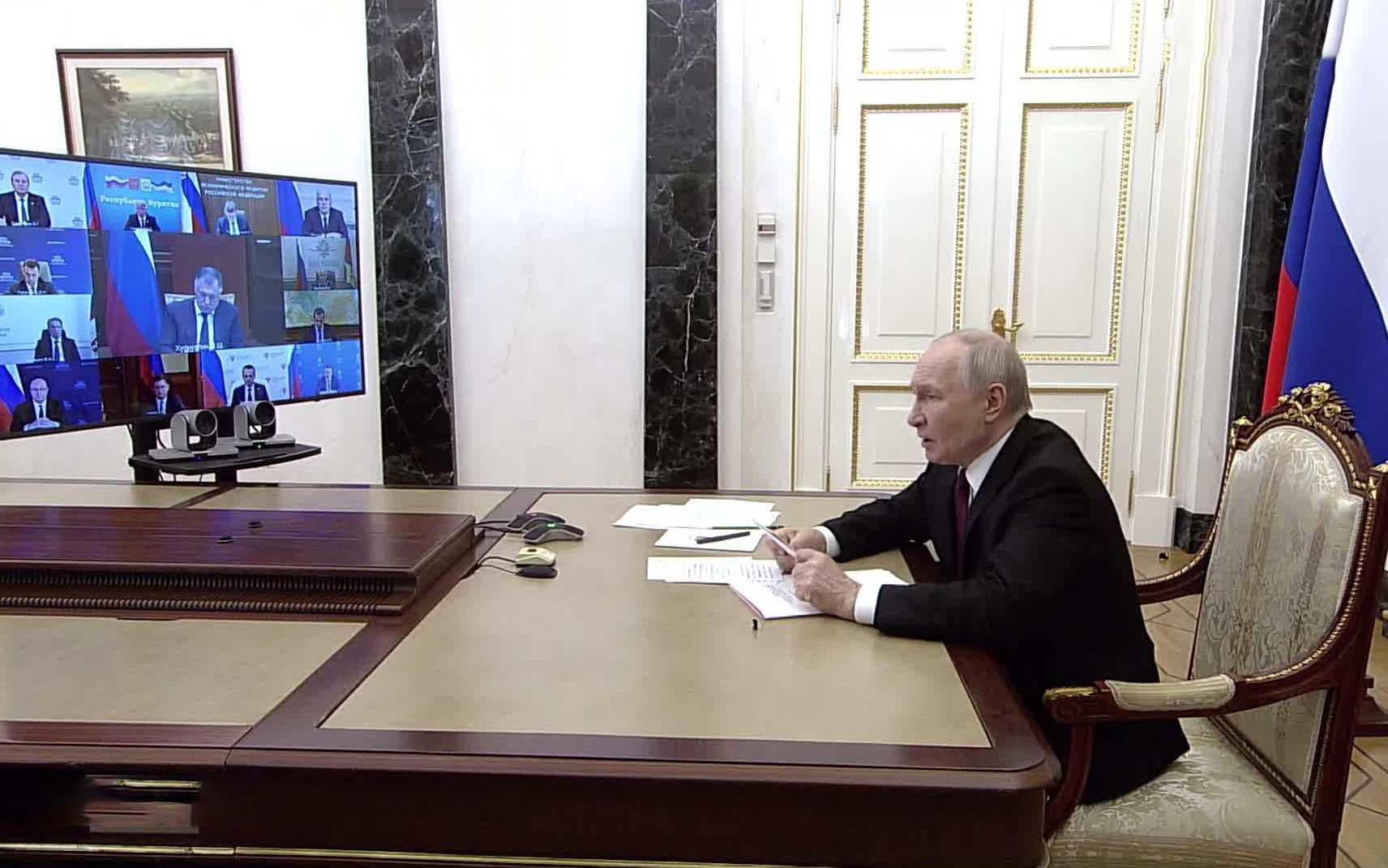 Путин поручил правительству минимизировать последствия ударов по гражданской инфраструктуре Украины.