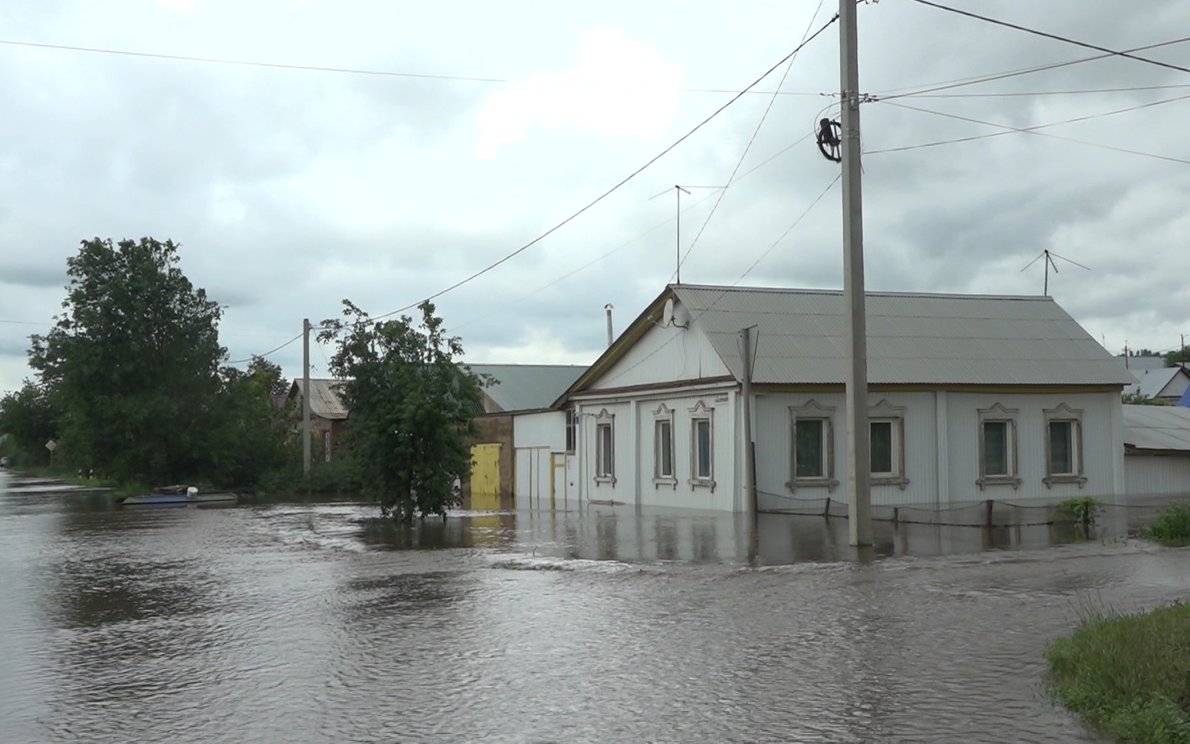 Уровень воды в Бугуруслане начал снижаться после сложной ночи подтоплений