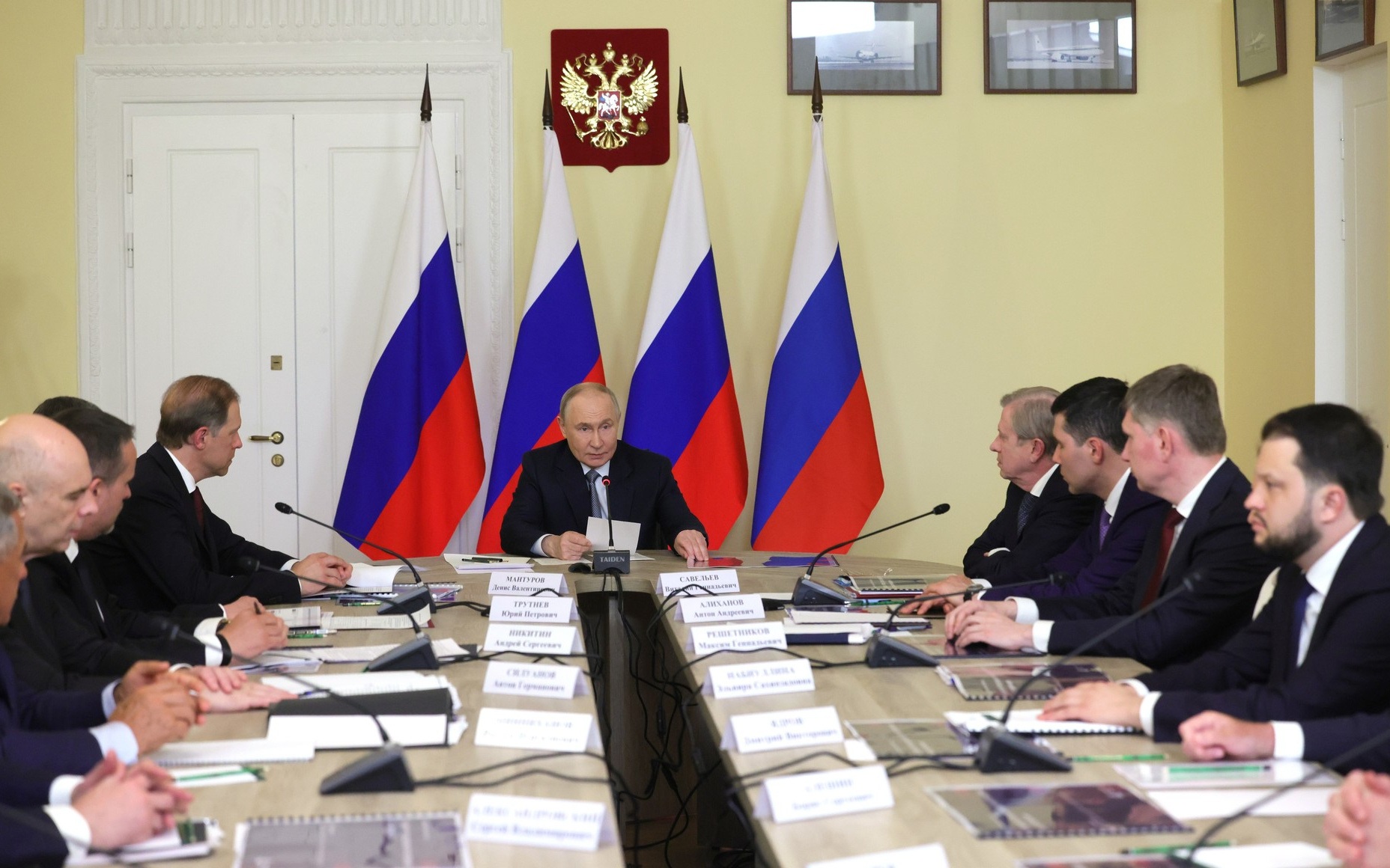 Владимир Путин потребовал от новых российских самолетов успешной конкуренции с западными образцами