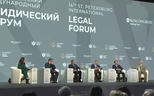 Дмитрий Медведев принял участие в пленарном заседании ПМЮФ в Петербурге