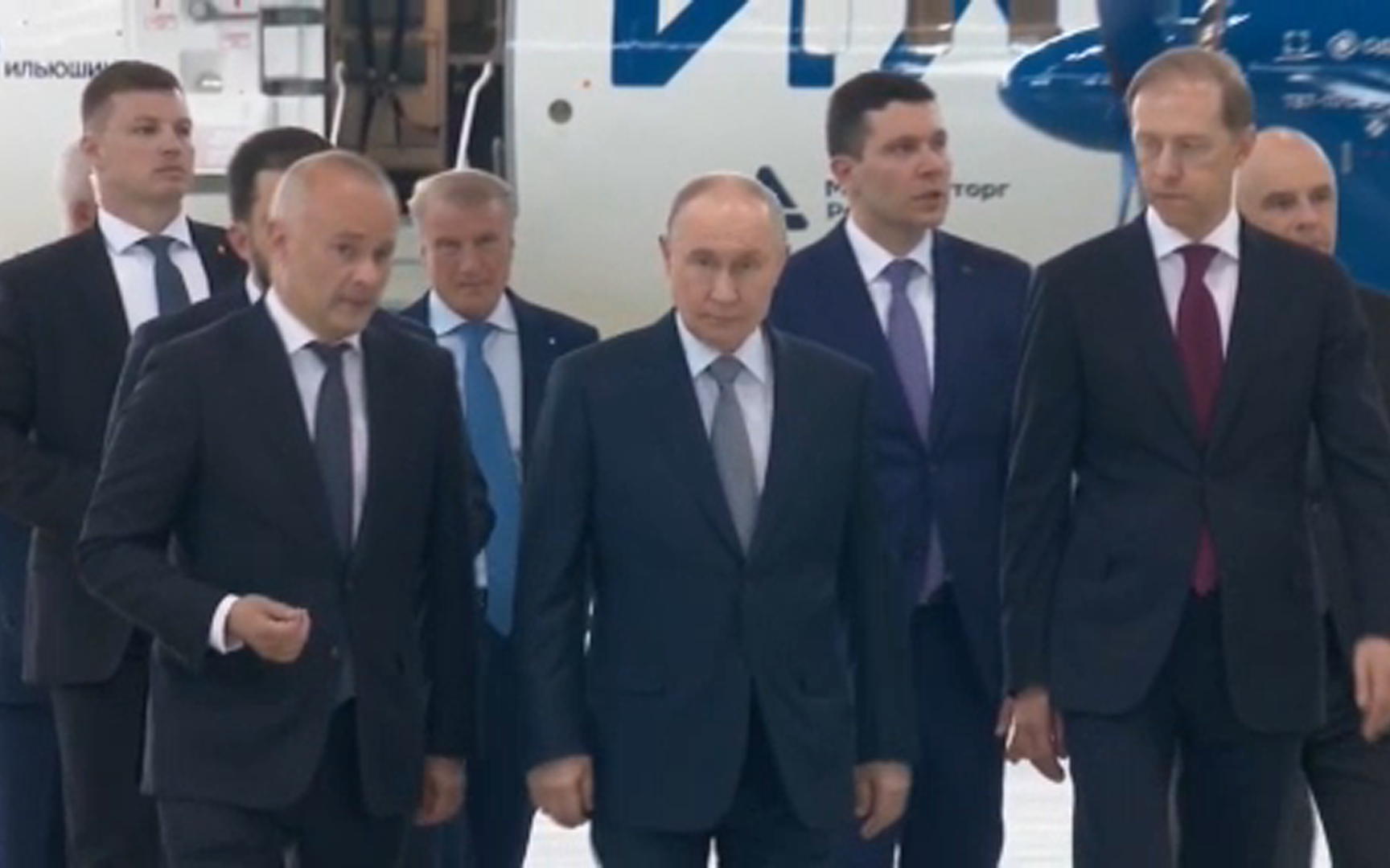 Путин в Жуковском осмотрел новую линейку российских самолетов