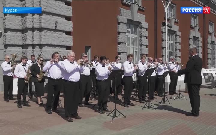 Южный Театральный поезд остановился в Курске.