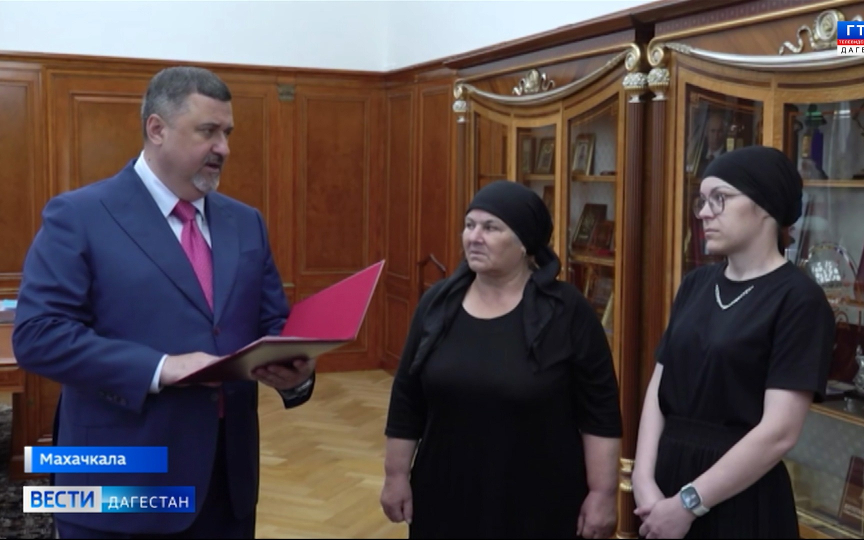 Врио главы региона встретился с матерью и сестрой Закира Курбанова