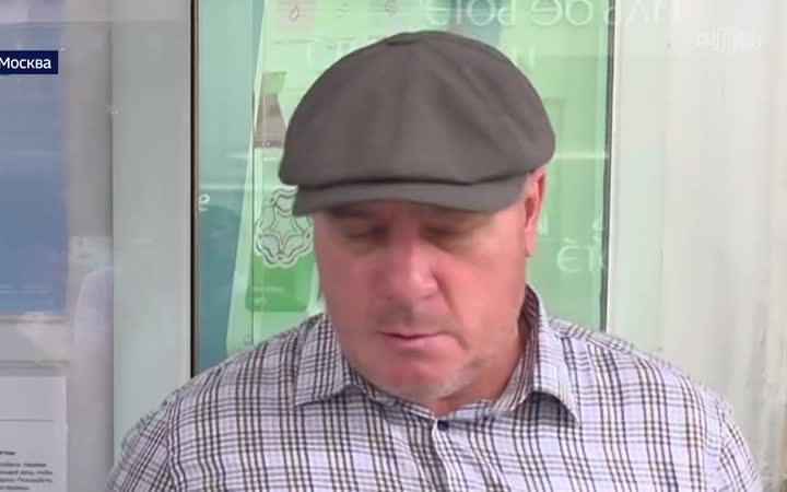 Рукопашная на дороге: в центре Москвы автоподставщики напали на оформлявшего ДТП полицейского