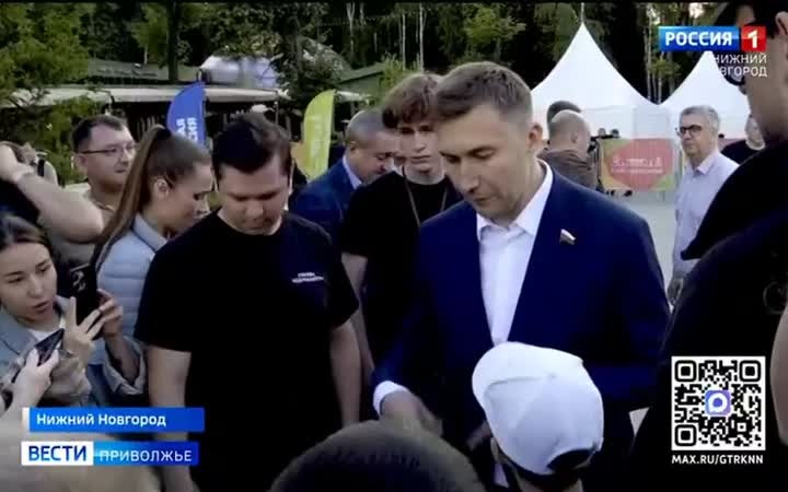 Центральная площадь парка «Швейцария» превратилась в шахматную арену под открытым небом - здесь впервые прошел Всероссийский «Кубок Сергея Карякина»