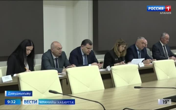 Хицауады Сæрдар Дзанайты Барисы разамындæй уыд æрвылкъуырион аппаратон æмбырд