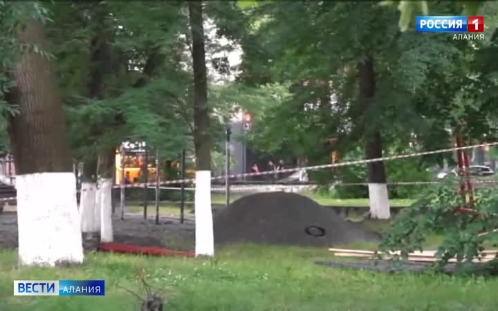 На улице Коцоева во Владикавказе приступили к монтажу современного воркаут-комплекса