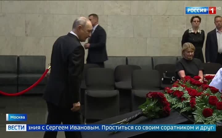 Прощание с Сергеем Ивановым: Владимир Путин возложил цветы в Центральной клинической больнице