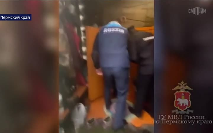 Заметили дым на дежурстве: в Кунгуре сотрудники полиции спасли семью из горящего частного дома