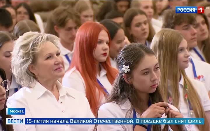 Валентина Матвиенко встретилась с участниками проекта "Поезд Памяти" в музее Победы