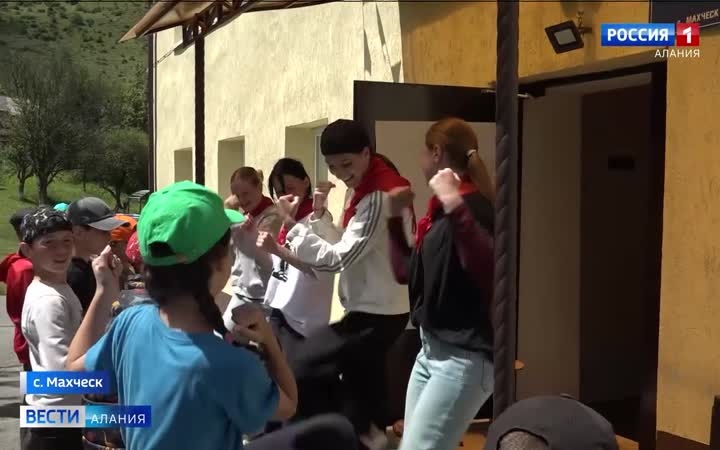 В высокогорном Махческе второй год проходят смены подросткового лагеря "Фидан"