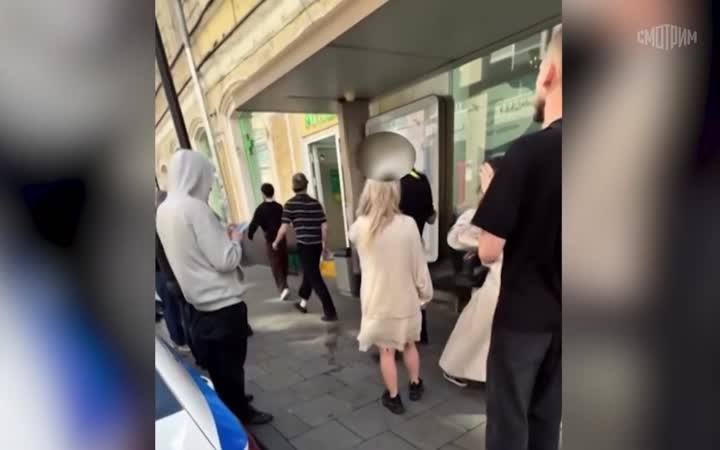 В Москве суд избирает меру пресечения напавшим на полицейского студентам