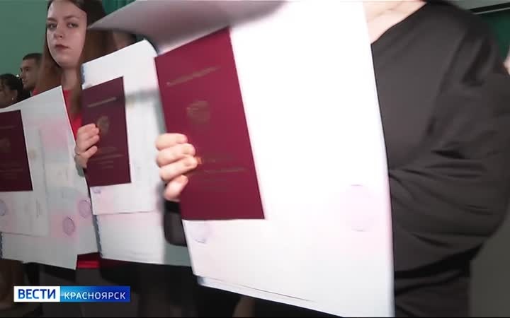 Выпускникам Дивногорского гидроэнергетического техникума вручили дипломы
