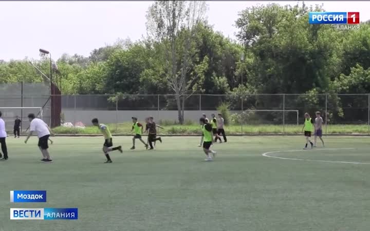 На стадионе спортивной школы Моздока прошел турнир по футболу