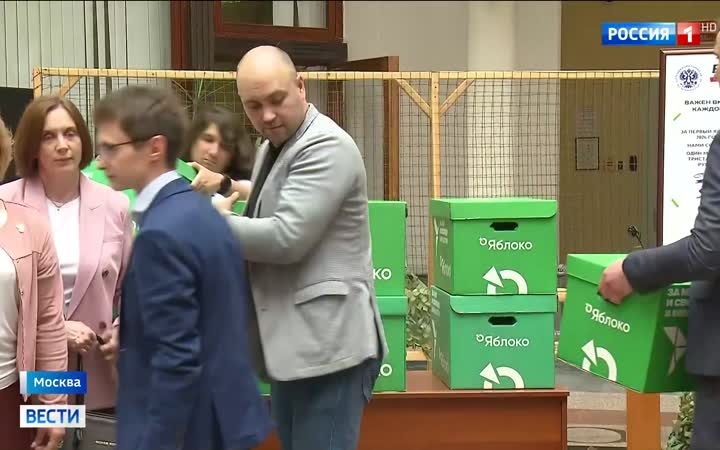 Партия "Яблоко" подала документы в ЦИК для участия в выборах в Госдуму