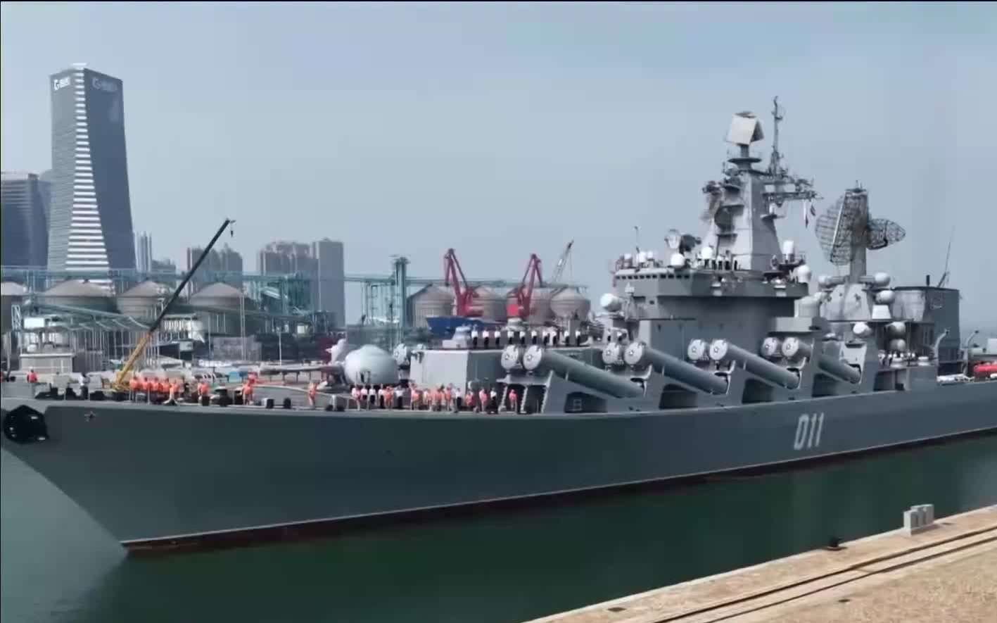 Российские и китайские корабли начинают совместные учения в Циндао