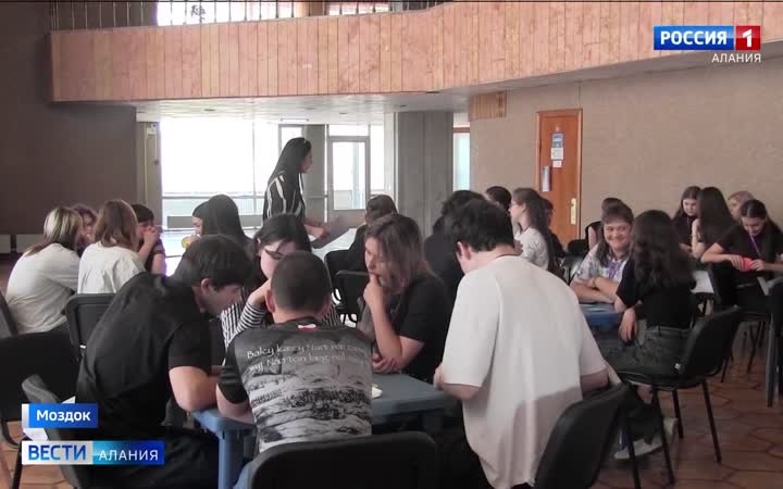 В Моздоке на площадке Районного дворца культуры для студентов и старшеклассников состоялся выездной семинар-тренинг специалистов Ресурсного центра образования
