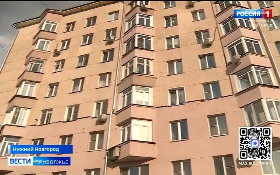 Почти месяц без лифта живут жители многоэтажки на Большой Покровской