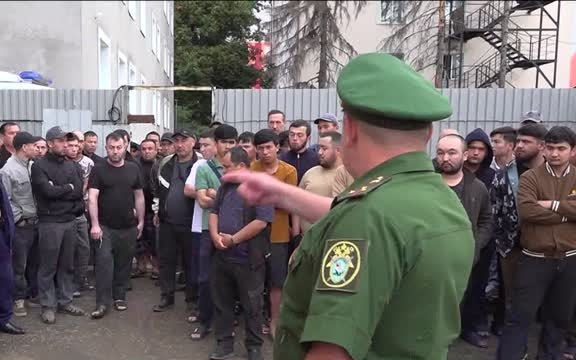 МВД будет утверждать профессии для упрощенной выдачи ВНЖ мигрантам