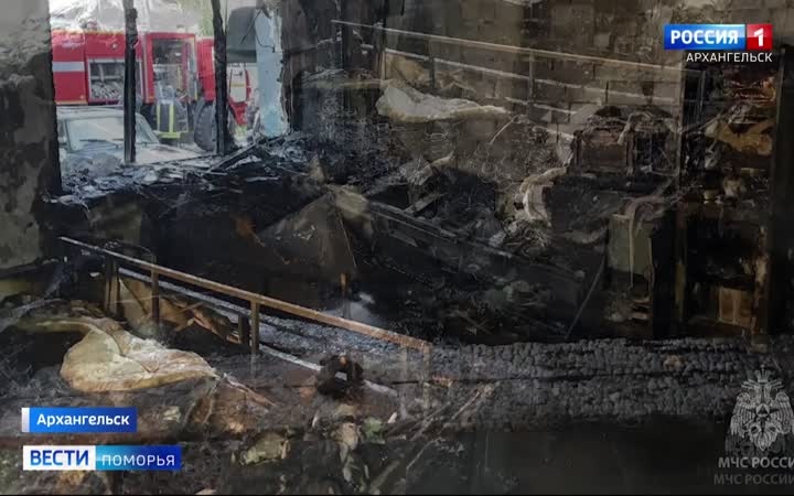 34 человека из них 12 детей эвакуировали спасатели сегодня ночью в крупном пожаре в Архангельске