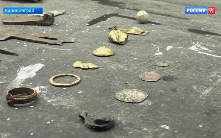 Раскопки на месте Янтарной мануфактуры выявили слои застройки и бытовые артефакты прошлых веков