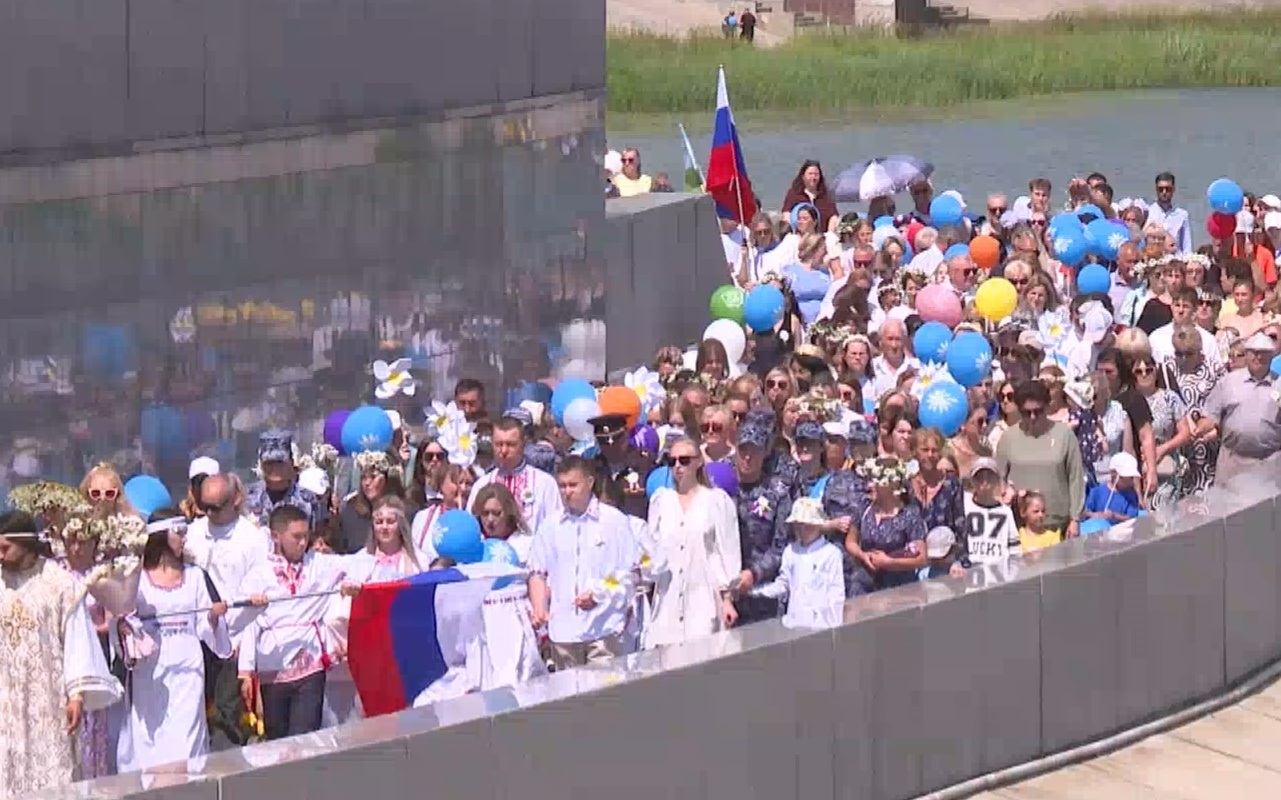 Почти 500 семей объединило праздничное шествие в День Петра и Февронии в Йошкар-Оле