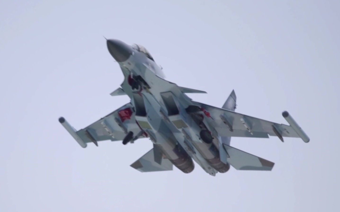 Российская ОАК передала новые истребители Су-34 и Су-30СМ2 в войска. Военные спасли семью из Константиновки с помощью воздушной разведки.
