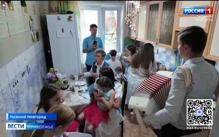 Волонтёры Победы поздравили с Днём семьи, любви и верности 86 семей, где родители вырастили героев, отдавших жизнь за Родину