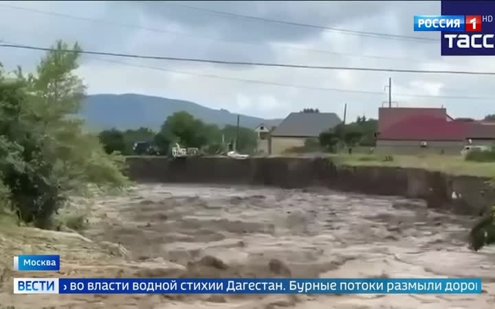 Смерчи и град обрушатся на Москву, Дагестан страдает от наводнений